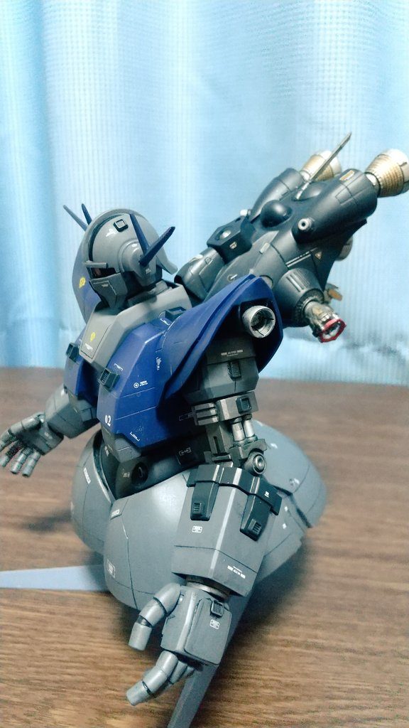 スカートと肩は もう１機ジャンクがあったので切った貼ったで ２枚重ね～