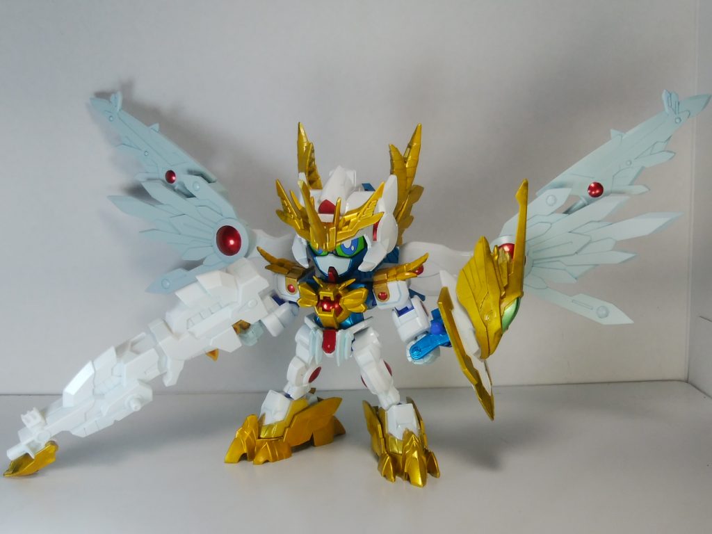 完成一歩手前の状態です。メタリックの赤と青はそれぞれガンダムマーカーEXの、ロイヤルメタレッドとコスモメタブルーです。ガンマカエアブラシも使いつつ塗装しました。金は缶スプレーゴールドの上に水性ホビーのクリアイエロー。エアブラシ（充電式）を導入して、水性ホビーカラーのリニューアル版のお試しも兼ねて、初めて全塗装チャレンジした時の物でした。この寒～い冬はコタツに潜って瞳シール量産が良さそうｗ賑やかしでGBSコンにも参加させて頂きます。最後までの閲覧ありがとうございました！