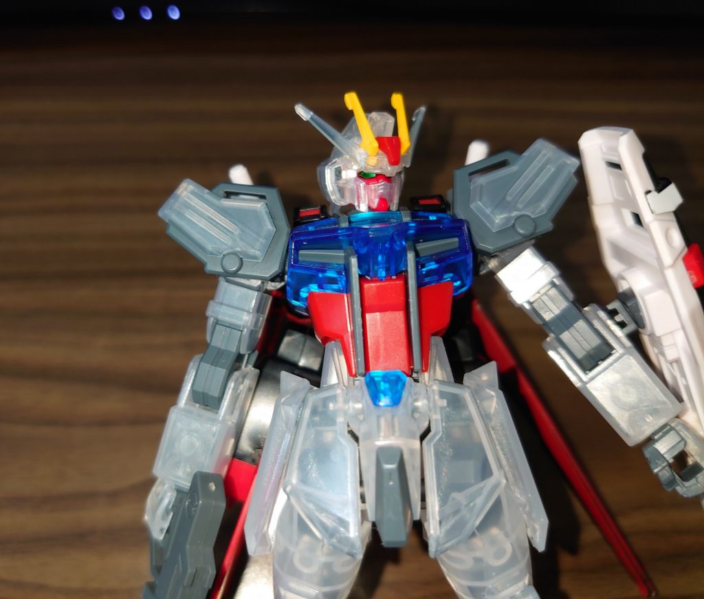 パーツを一番くじのソリッドクリアに差し替えてこれだけで味になるのでガンプラはたまらねぇな……！！！(´・ω・｀)