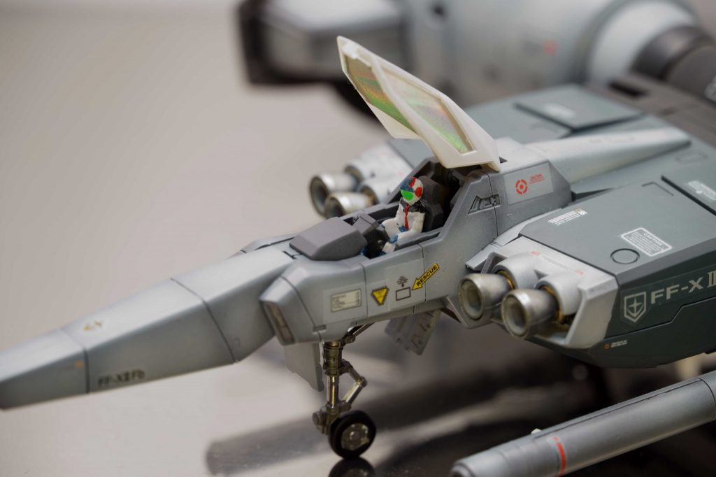 機首部分は使いまわしではなく、２種類制作することになっています。一部デカールが違うので、探してみてください（笑）