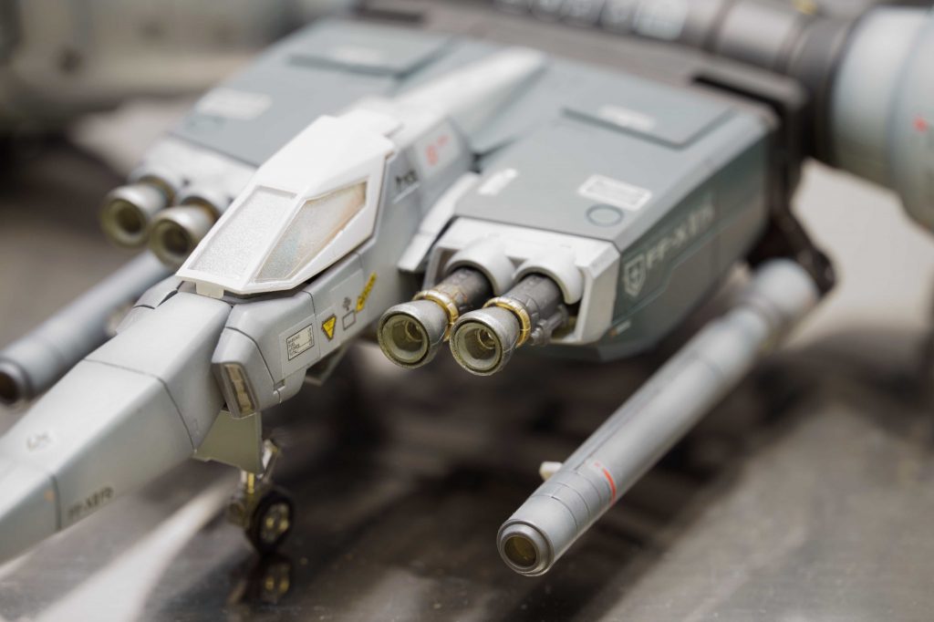 リバース・スラスターは可動式。大スケールなので、ちゃんと二重構造です。