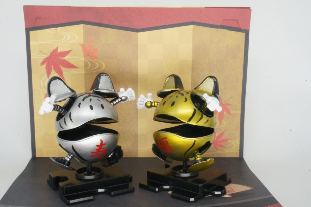 手もありますなんか楽しそうｗ耳はエポキシパテ製。それ以外の改造箇所はありません。塗装は、黒光沢→スーパーシルバーの順で塗装後、金の方のみクリアイエロー追加し、両方ともクリアコートで仕上げです。金の方はおなかの一部にシルバーを残しているのですが・・・見えませんね。 