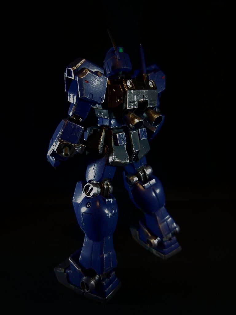 背面。マッシブでかっこいいです