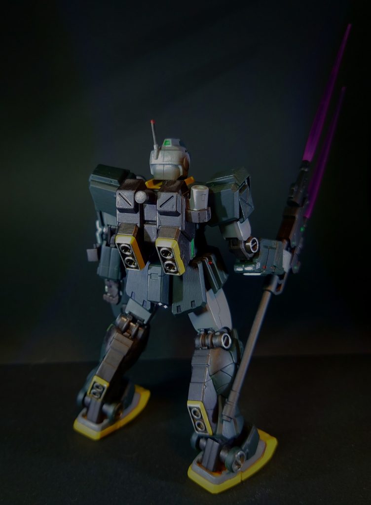 背面。全体的に重厚感を出せたかなと思っています。