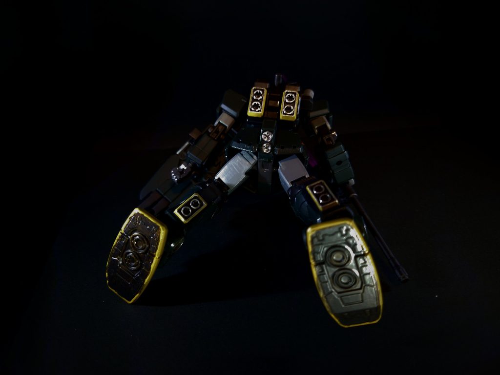 下から。バーニアは金属感を出して…これ毎作品言っている気がします。