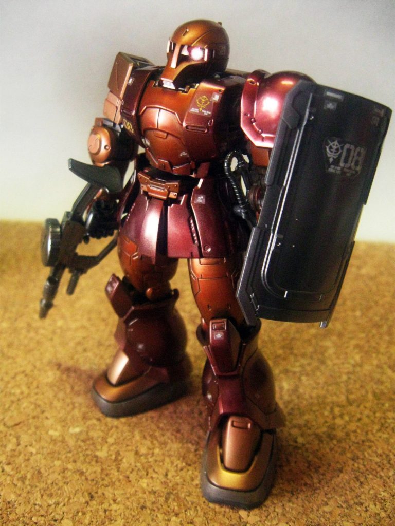 あえて?スミ流しを行わず(せっかくの塗装面が汚れるのが嫌で…(笑))クリアー塗装とメタリック塗装の吹き重ねで対応しています。