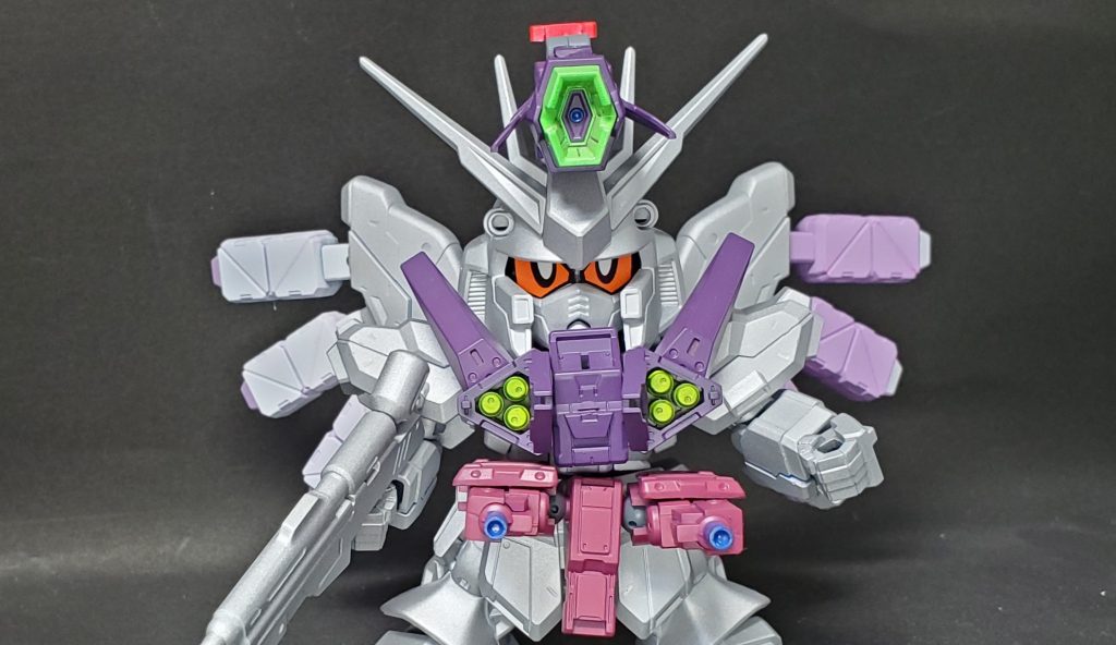 HWSを装着することで、頭部ハイメガキャノン、胸部ミサイル、腰部マシンキャノンが使用できるようになり火力が大幅に向上する。νガンダムのHWSといえばハイメガキャノンだよね、というある種のこじらせ。