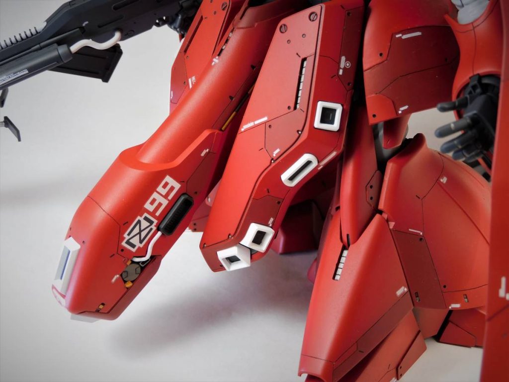 塗装は2トーンに分けて塗装。細かい部分は一部、シタデルカラーの筆塗りで仕上げています。