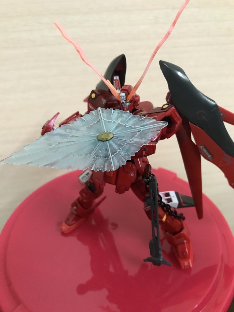 エルドラドのビームシールドをそのまま手に装備している