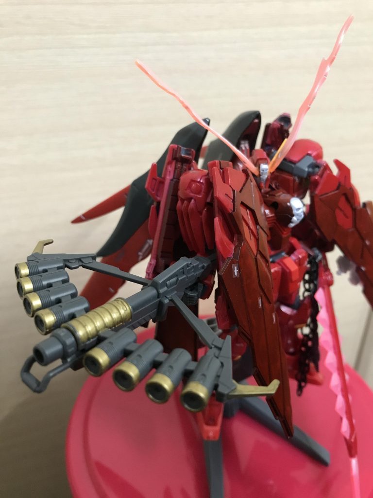 バスター・スマッシャーも内蔵可能またバックパックはガンダムプルートの残骸から移植したものになっているもっと写真を撮りたかったが、冒頭でも書いた通り、すぐポロリするので疲れてしまい、写真が少なくなりました。本当に申し訳ない。