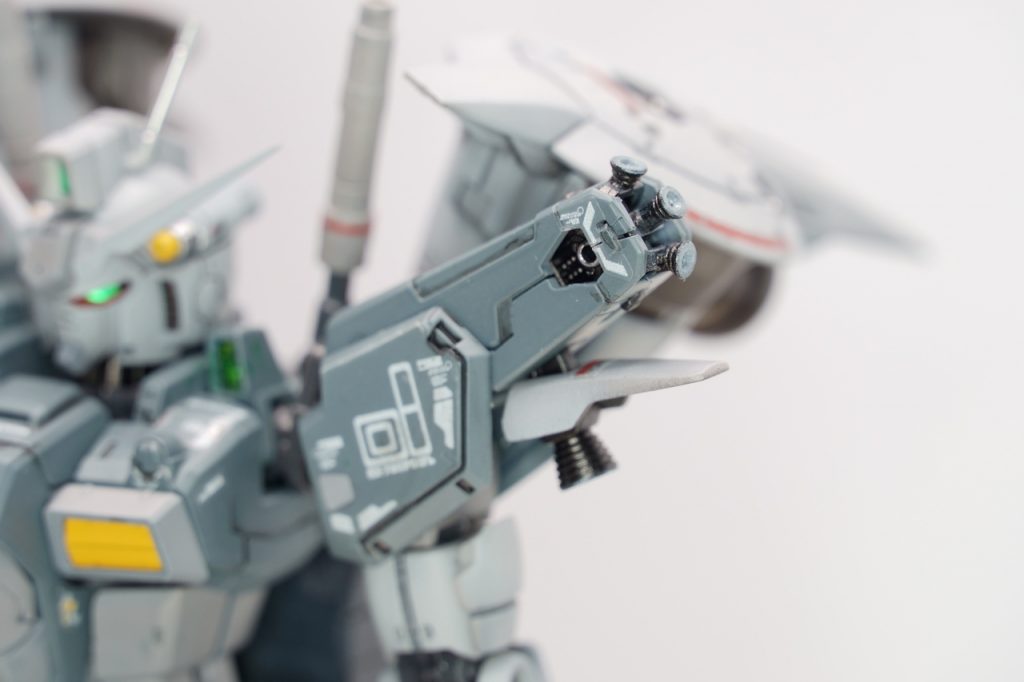 1/144サイズなのに、肩のサブスラスターが展開します!コレはホントに紛失要注意部品でした。