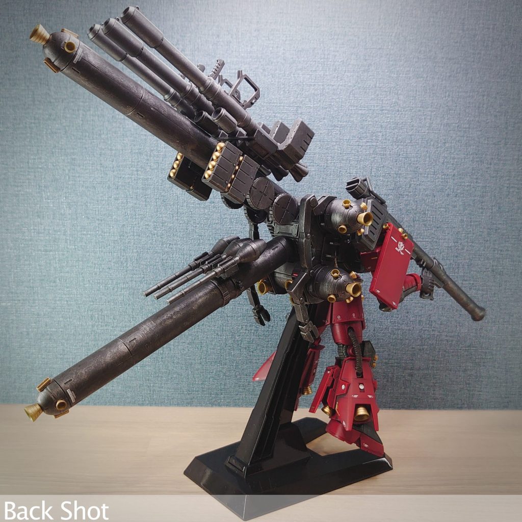 どっちかといえば、こっちが本体??ってほど大きな背面ユニットシルバー2種類をドライブラシで塗って、金属っぽい仕上げに各所のバーニアは金スプレーで