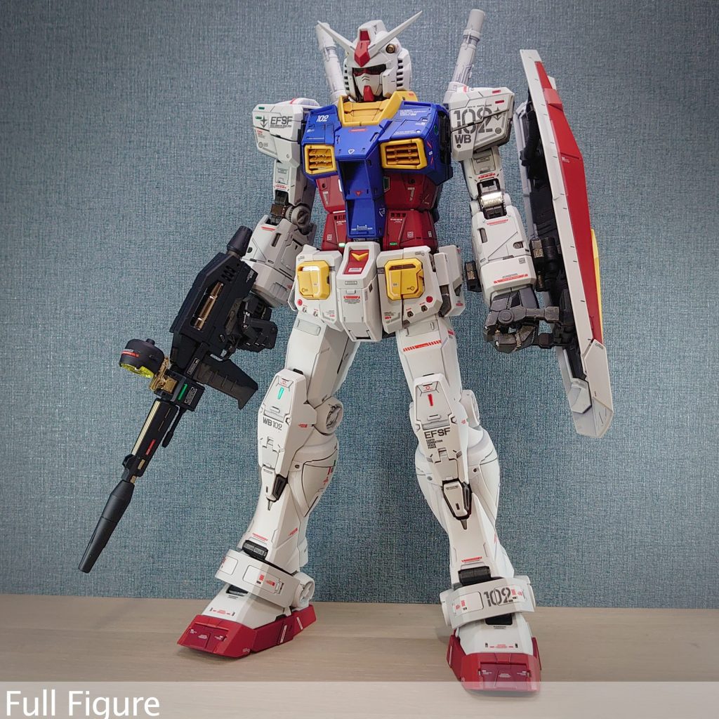 全身ショット大きいけど、これでもかと詰め込まれたディティールで、情報量がとんでもない事になっています大きすぎていつもの撮影場所では撮影できず、スチレンボードに壁紙張って撮影スペース作りました