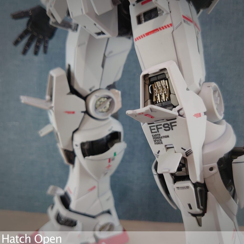 ハッチオープン②キットで一番好きなのは、足の展開状態内部フレームも複数の質感で構成されているので、ずっと眺めていられる…