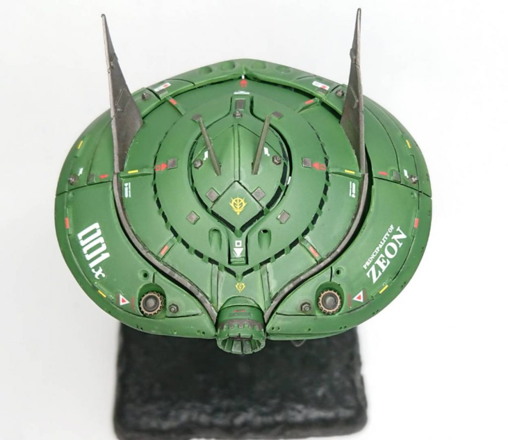 頭部アップ。スジ彫りとプラ板貼り