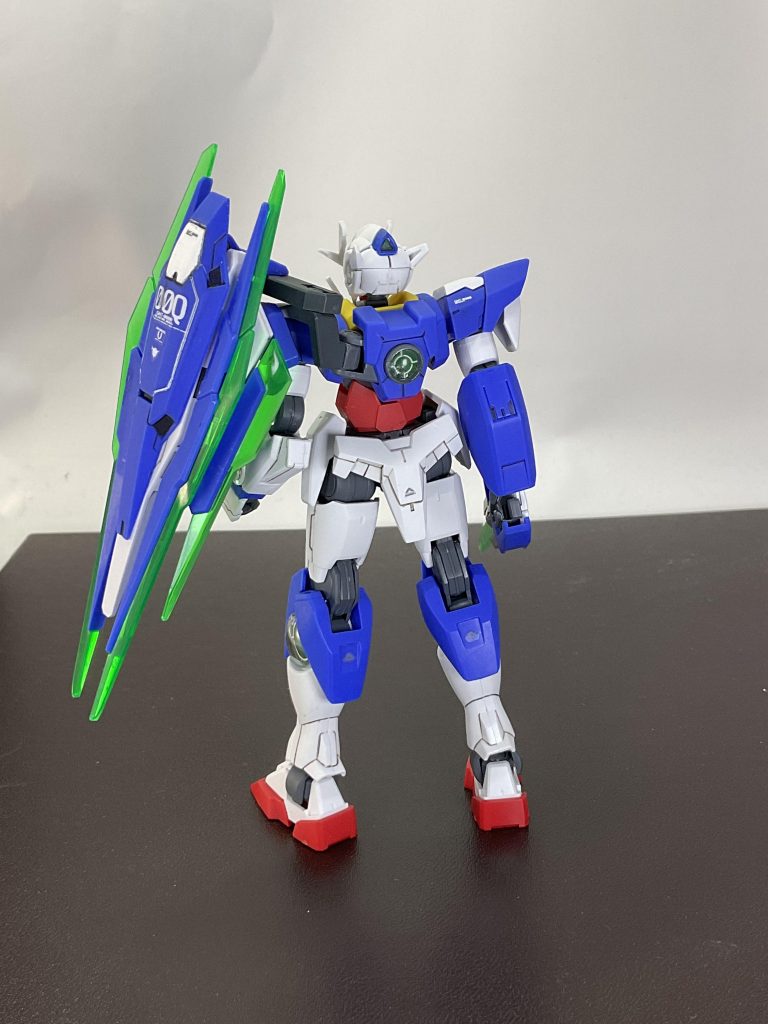 背面。GNドライブには透明クリアUVレジンを流し込んでいます。わかったことは、レジンの硬化による熱でデカールが縮むということ。あと、気泡ができてしまってます。