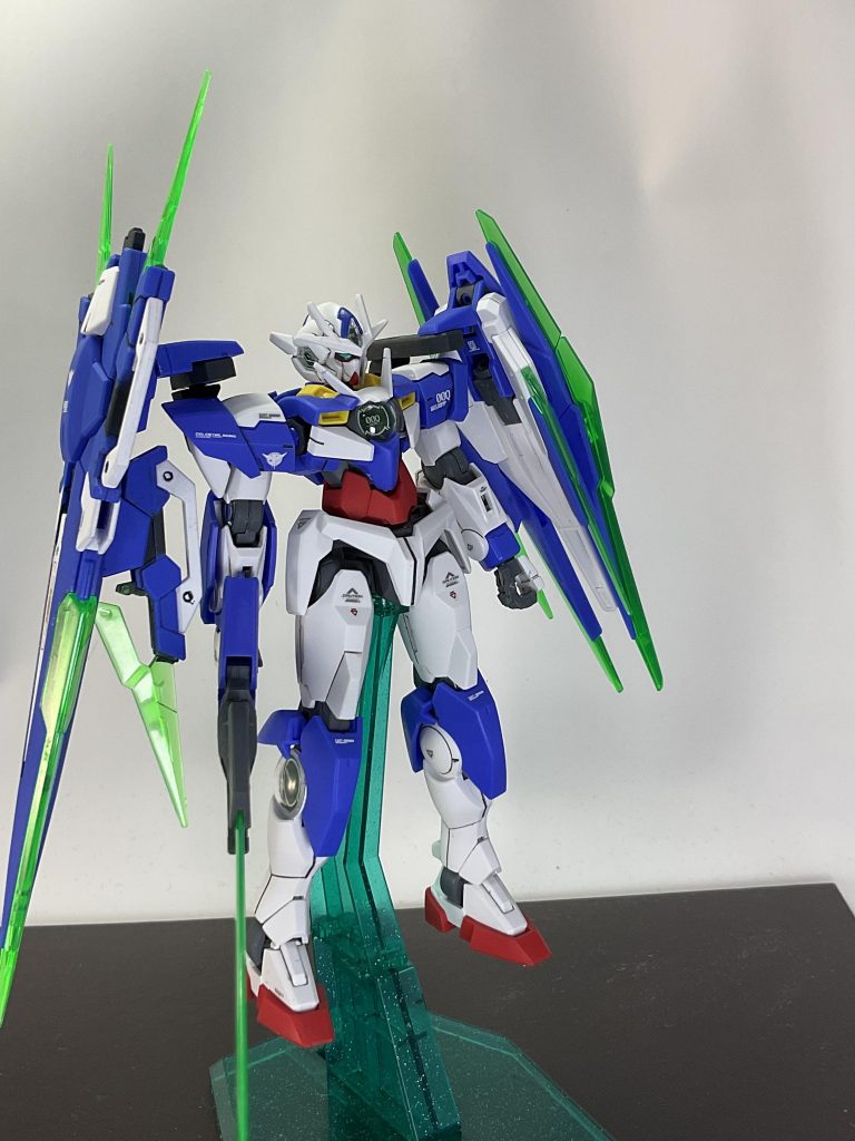 逆側から。クリアパーツはクリアグリーンなどで塗装する方が良いのかもしれないですが、アクリジョンのクリアグリーンを持ってなかったのでそのままで。