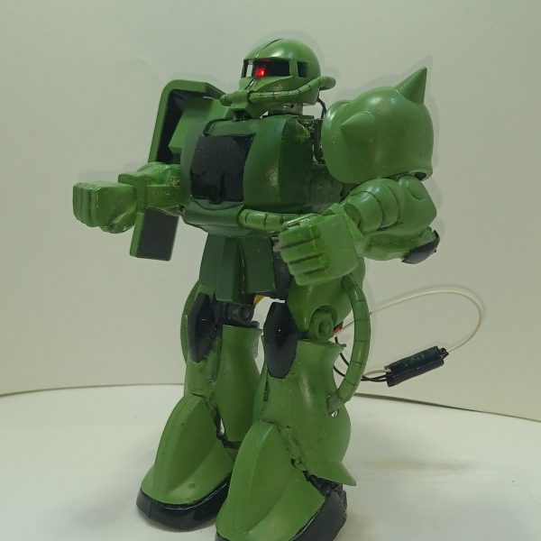 電池で動く！ディスクファイター ザクⅡ