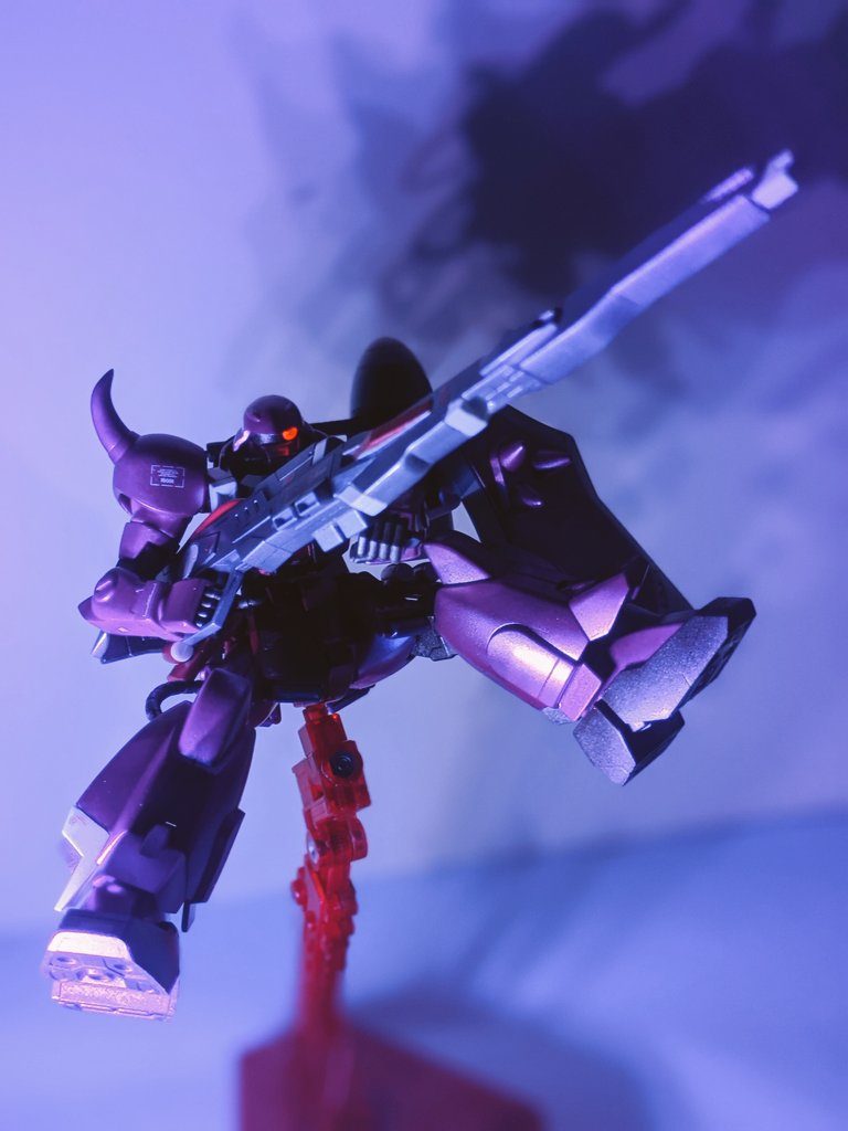 デカいですねなんかよくわからんけど文字まででかくなりました。何故?上下のセンサー部は百均のホログラムテープの上からレジンでコーティングしてます。見えませんが。