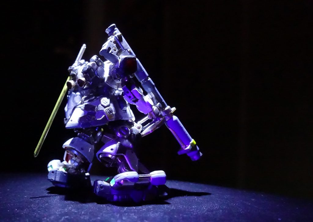 重力下運用のトローペンではホバー用大型エアインテークが脚部に装着されていたが、宇宙空間での運用でそれは不要であることから、大型光学センサーと一体化されたプロペラントタンクに換装されている。