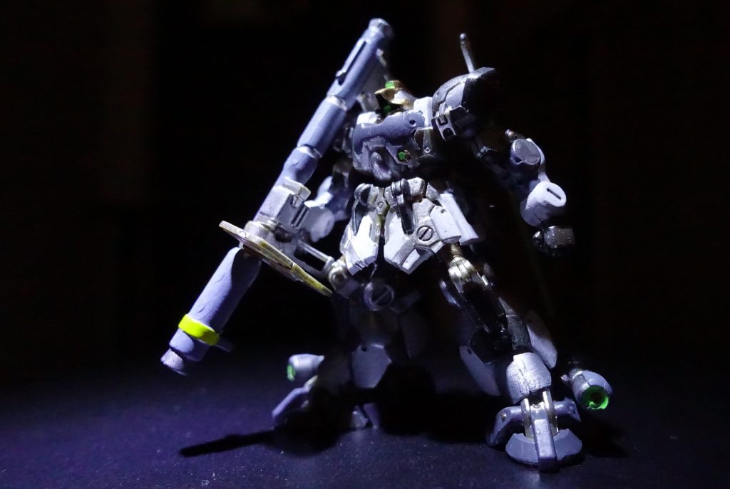 ただ、ニックネーム「リック・トローペン」のままでは「おバカ」と疑われる可能性を開発チームは危惧した。そこで、ジオン兵器局の新兵装登録担当が提案したのが「リックドム・プラス」とのコードネーム。Rick Tropen MS-09Rt の小文字tをプラスとみなす安直な案だが、リックドムII登場前のリックドムのパワーアップ版という意味ではまんざらでもないことから、このコードネームが採用された。