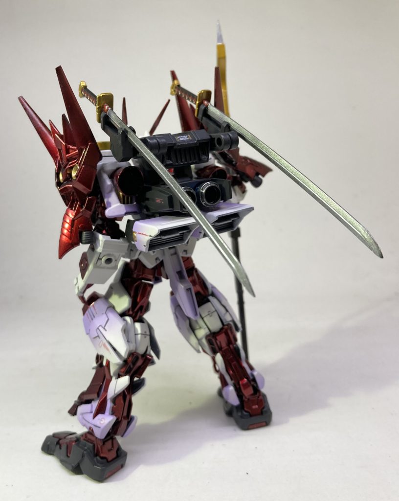 バックパックはジャンクになってたフライトユニットにカスタムパーツや機界戦記のパーツなどくっつけてなんとか形にしました。