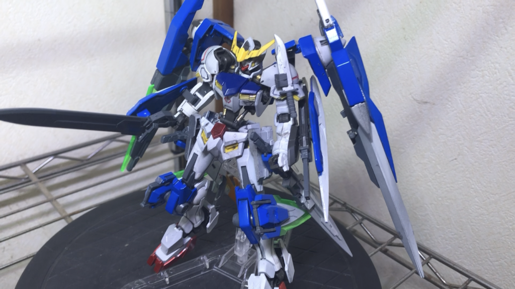 右手はエクシア、脚はダブルオーです。