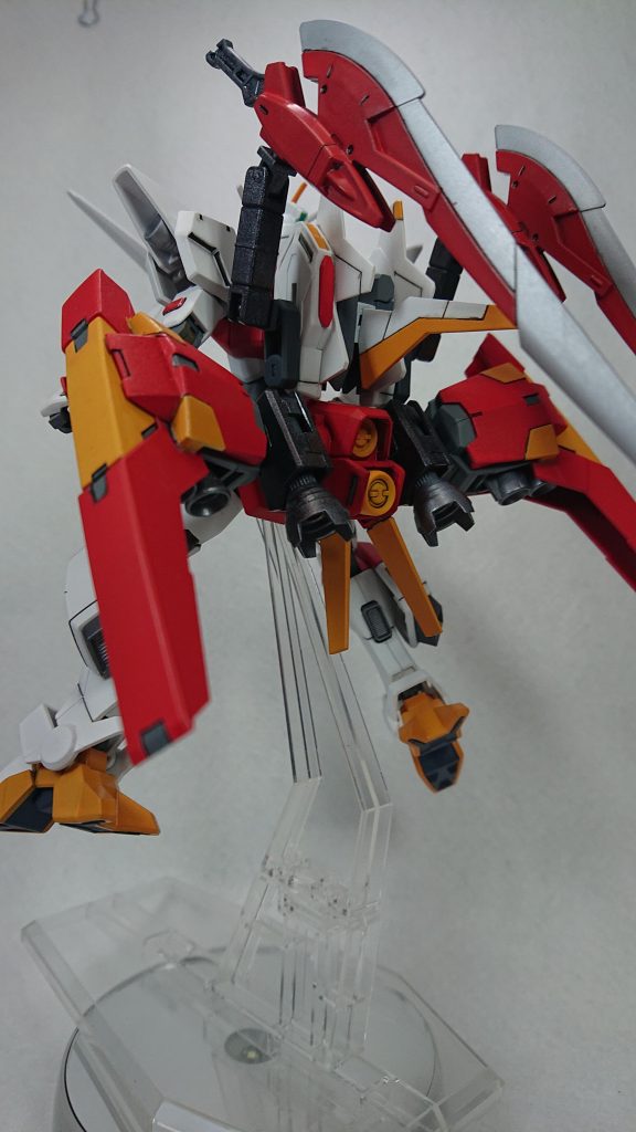 腰部は「サバーニャ」「MSG メカサプライ04」のマルチブースターとライトニングバックウェポンシステムMk-Ⅱの翼部をミキシング