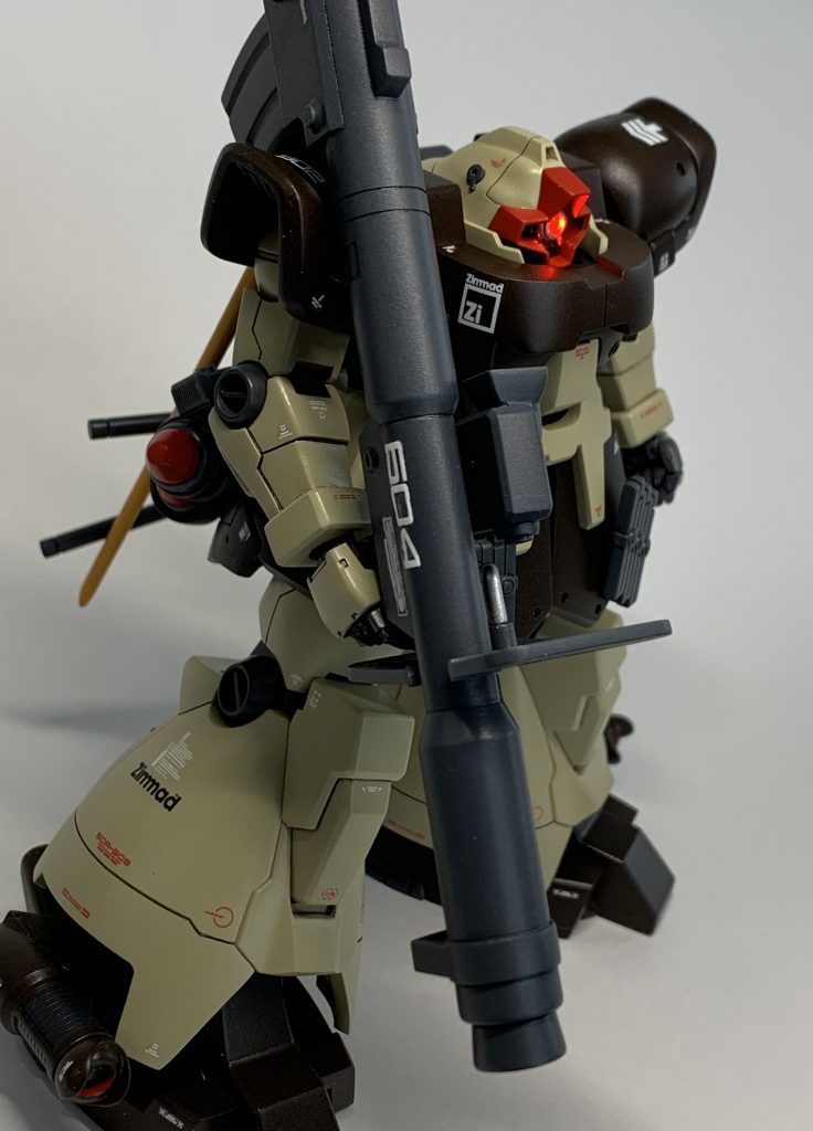 Zimadのロゴデカール貼りました。古いものだったのか、一度剥がれて焦りました。のりを水で溶いて貼る方もいると聞きましたが、今後は検討します。一つの作るごとに課題が増えます。