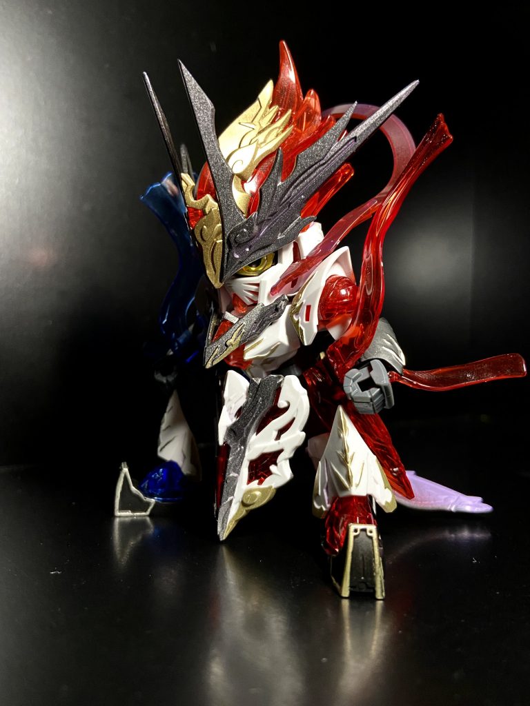 左はゴールド系です。白部分は成形色にホワイトパール。闇堕ちパーツはライトガンメタルに紫のピンウォッシュです^ ^何となくぱち組シールなしの状態がカッコよかったので、あまりうるさくならないよう、カラーを削ぎ落として見ました。