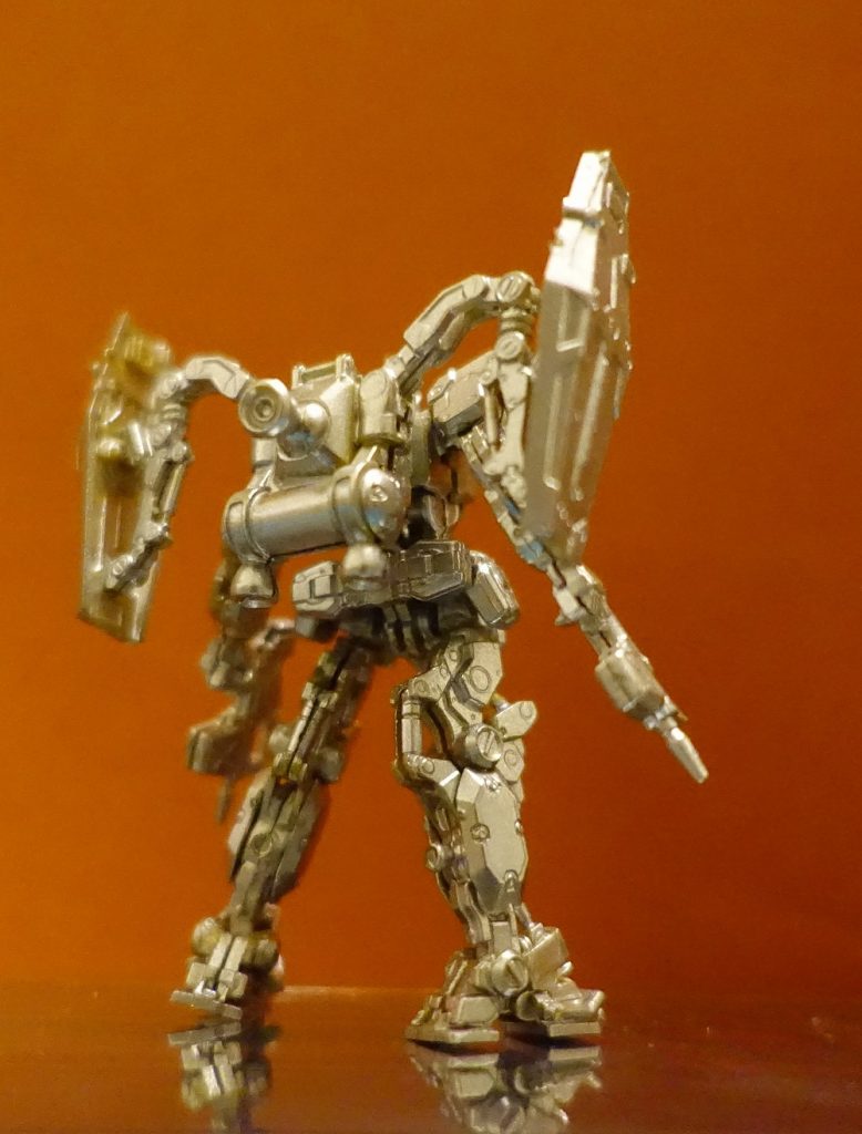 しかし実体弾に対しては物理的なシールドが欠かせず、二丁ビームスプレーガンガンという攻撃の効率は損なわずに防御も行う手立てとして、サンダーボルト宙域ではサブアームによるシールド二枚持ち防御がトレンドとなった。