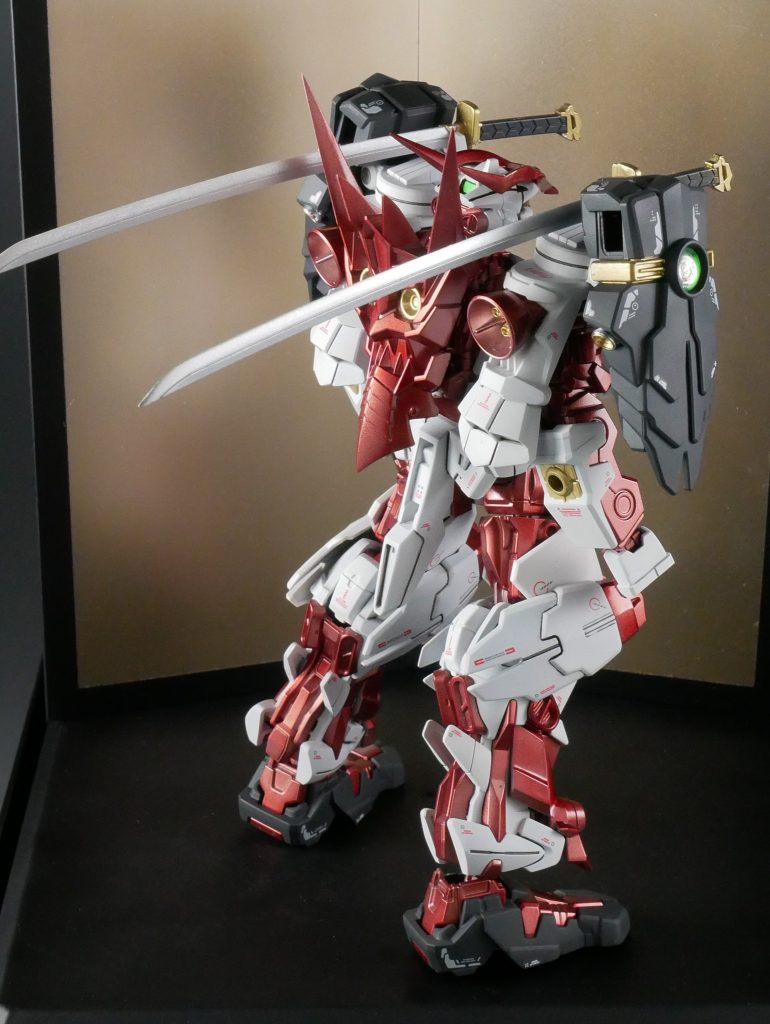 個人的なベストアングル抜き身の刀を肩にマウントするって発想が厨二心をくすぐられます。