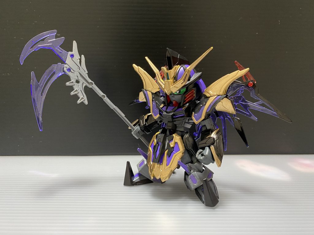 足、腰、首を延長腕は稼働化、プラ板で作り直し膝のツノが短かったので延長鎌の取手もプラ棒、プラ板で延長全塗装してあります