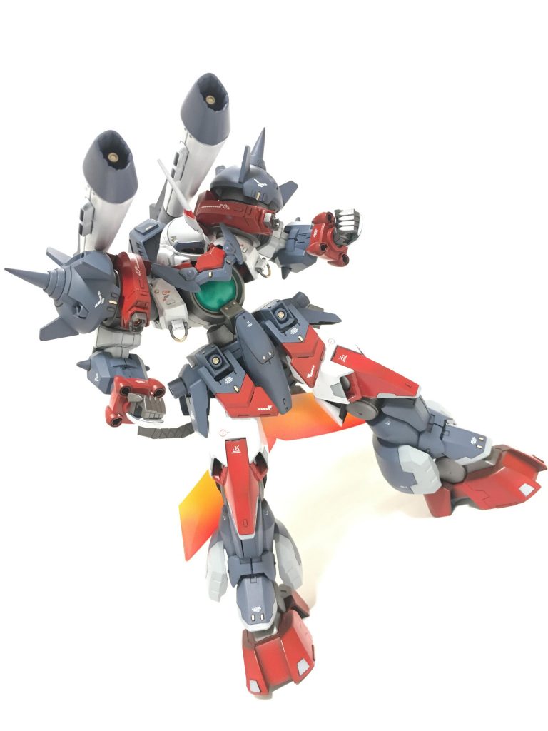 背負いもののビーム砲を撃つときは多分こんなポーズを取るんだろうと思います。