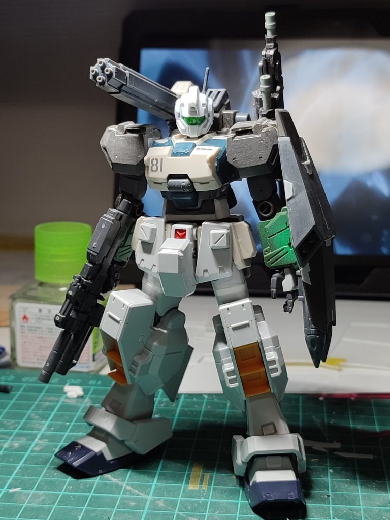 塗装前の組み上げた状態。ゴツゴツしながらもスマートになったのではないでしょうか。このあと表面処理をしまくって塗装に移行しました。