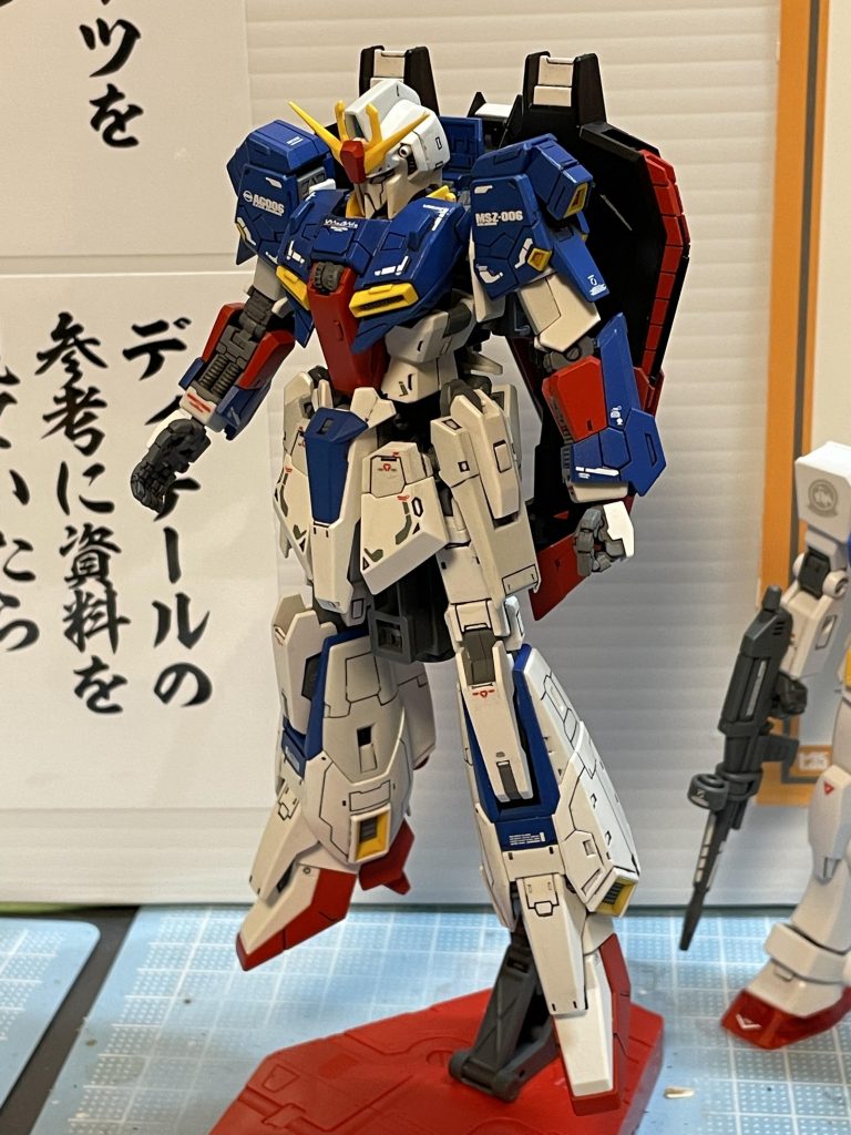 左半身ですよホントはHGUCのゼータを手に入れて、長物のランチャーと一緒にしてあげたかったのですが、そんなに簡単に手に入らないこのご時世。我慢というものを、この歳になって強いられるのはつらいですよ。