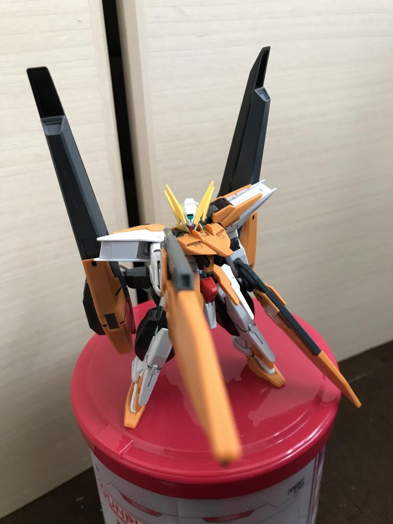 メイン射撃ビームマシンガンみたいなやあーつスライドさせることで銃口を出す