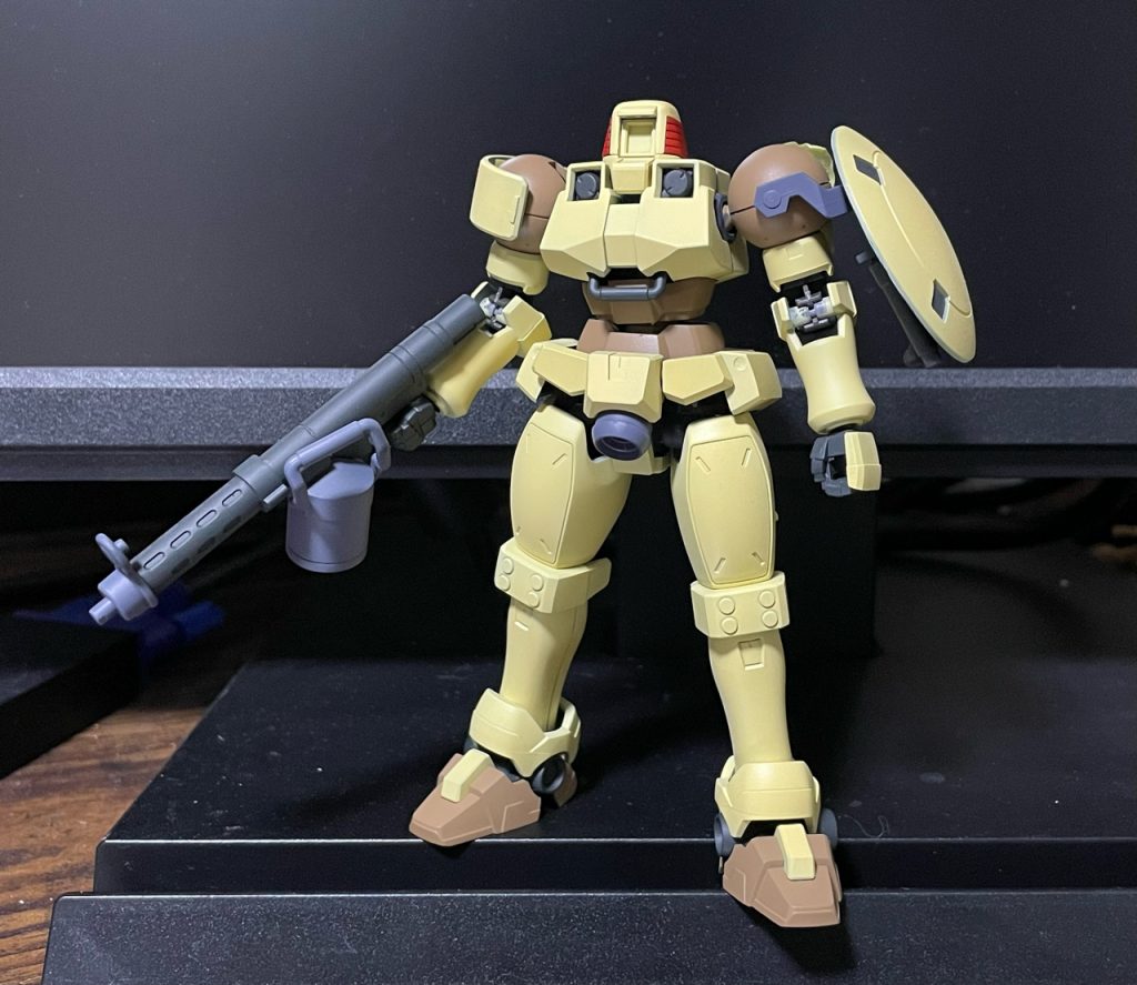 基本塗装完了時点。ファレホメカカラーのサンドイエロー、ブラウンを使用しましたが、ベタ塗り状態だとだいぶ明るい色だったのでちょっと心配しましたが汚し入れたらいい感じに砂漠っぽくなったので良かったです。