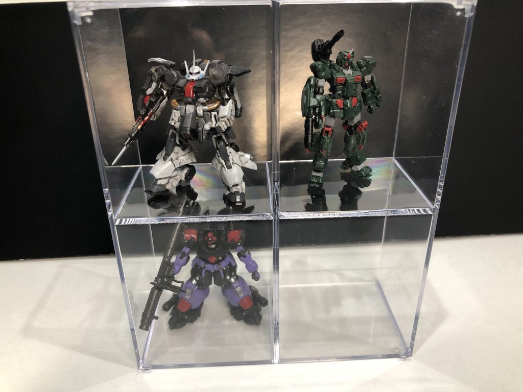 過去作とともに、in DAISO。あれー、ガンダムがすんごい華奢。フルなんか?これでフルアーマーなんか?ジオン機体とスタイルがだいぶ違うなー。次はさらに華奢なサンボルジム、なるべく薄塗りでがんばります。