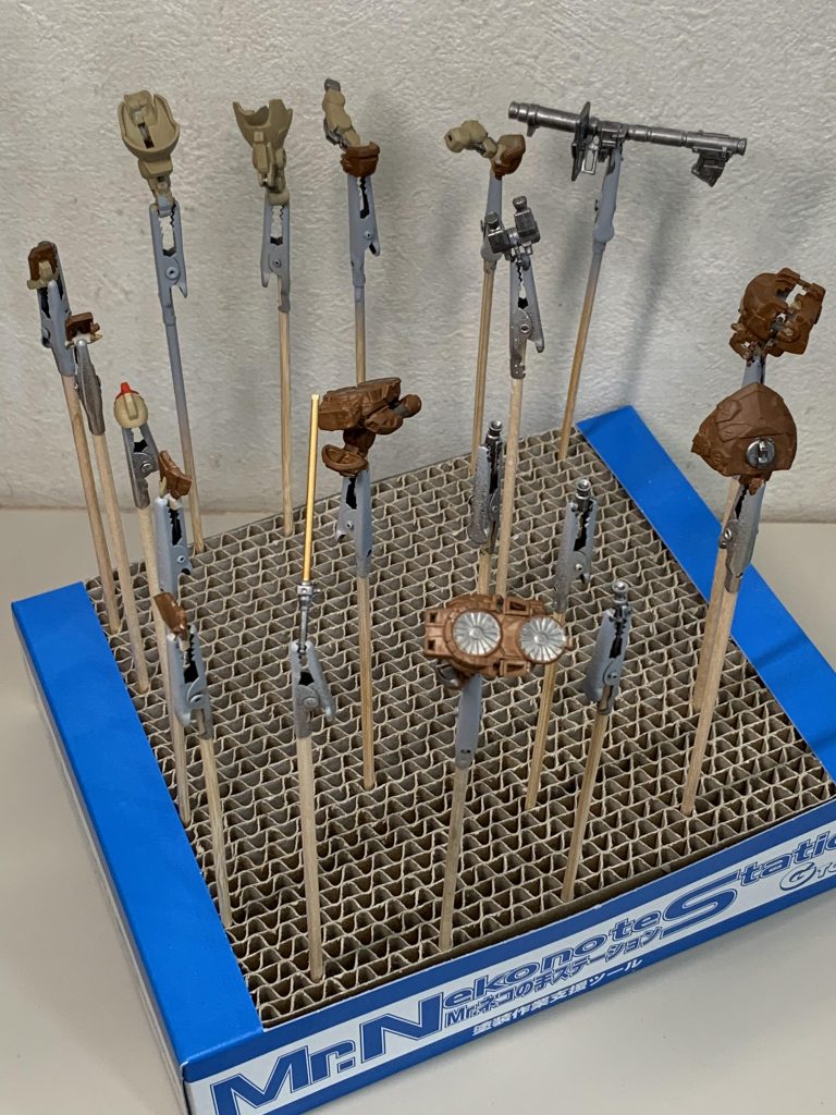 パーツごとに塗りたくり…