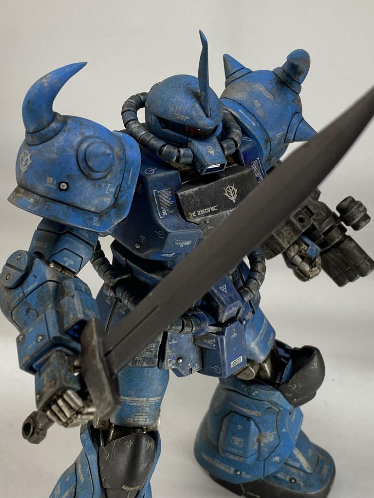 ヒート剣の〝刃〟の部分は、「モデルガン用スプレー塗料」で塗装しました。