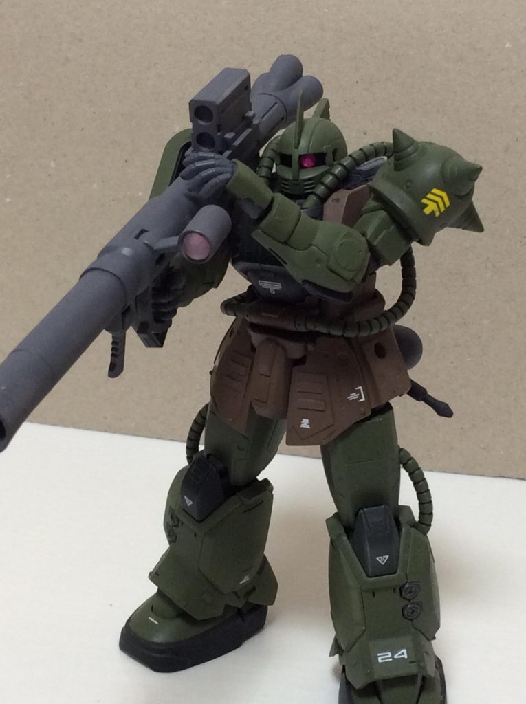 武装はザクⅡからシールドとスパイクアーマー、ザクバズーカーを。