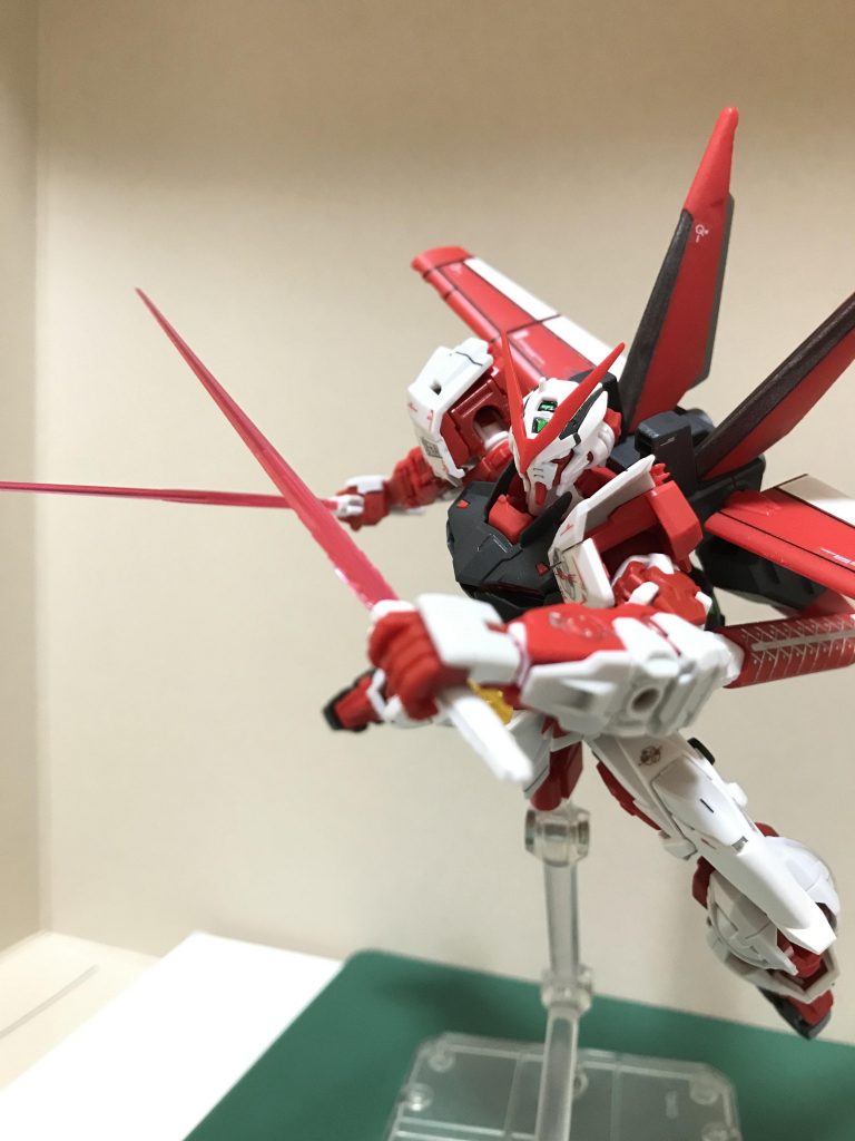 ビームサーベル③2本分付属しているので両手に持たせることができます