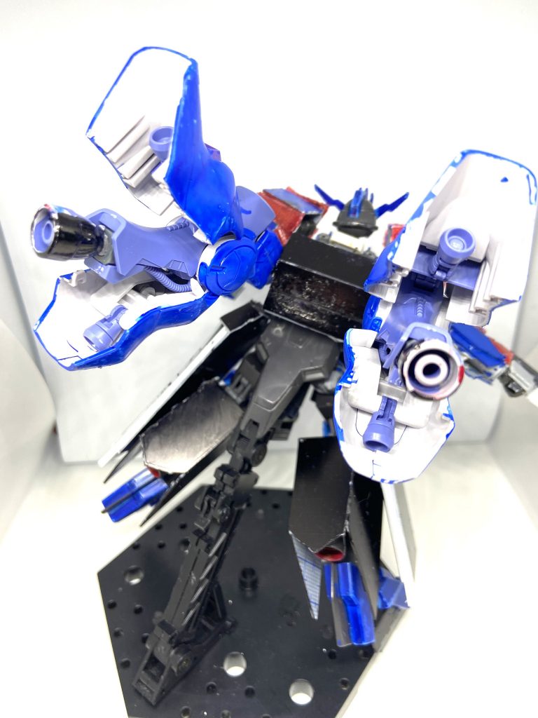 キマリスレッグブースターキマリスの足パーツにバーニアを追加したもの機体の機動力を上げるために背部に取り付けられている。キマリスの足にキマリスブースターのバーニアパーツを取り付け作成しています。