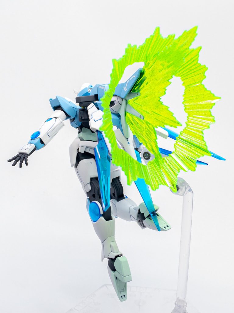 フリューゲルモードバインダーを背面に移動、GN粒子を噴射して推進力を強化する。