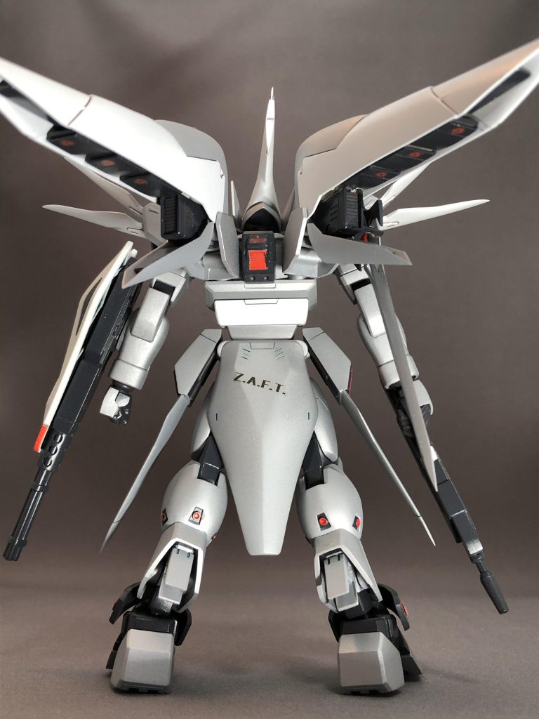 背中のバインダー？内のディテールは頑張った記憶があります。