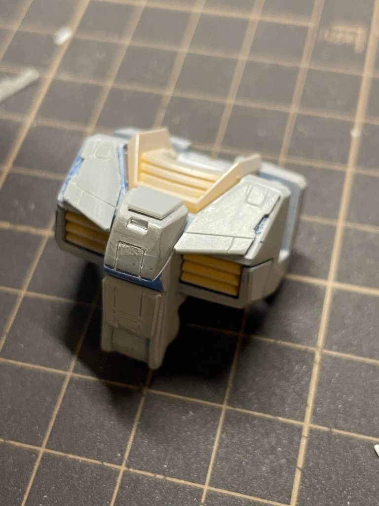 プラ板積み重ねたり、切ったりして造形してみました。