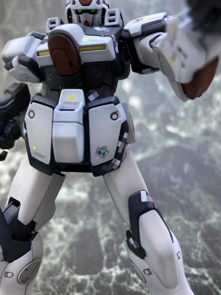 ホワイトアーク隊の部隊マークとマーベット・フィンガーハットのパーソナルマークは旧キットのウェポンセットから用意しました。