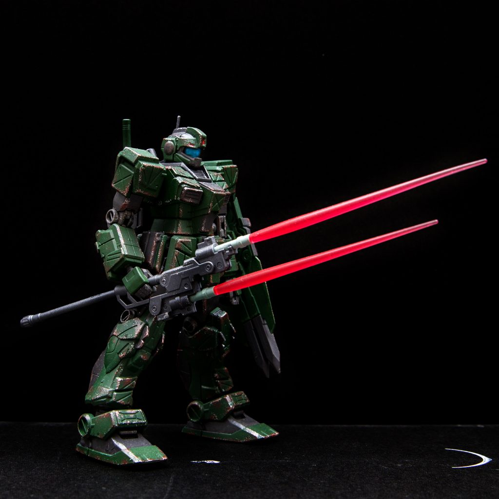 脳内設定ですが格闘戦が得意なホワイトスネイク曹長には本来ガンダムピクシーが届けられる予定でした。しかし外部から謎の工作?によってピクシーはレビル将軍派のグレイブ所属のスレイヴレイス隊に配備され代わりにジムストライカーが配備される事になった。