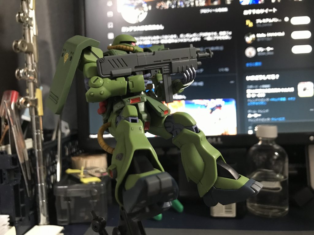 コロニーを駆けるザクⅡ改